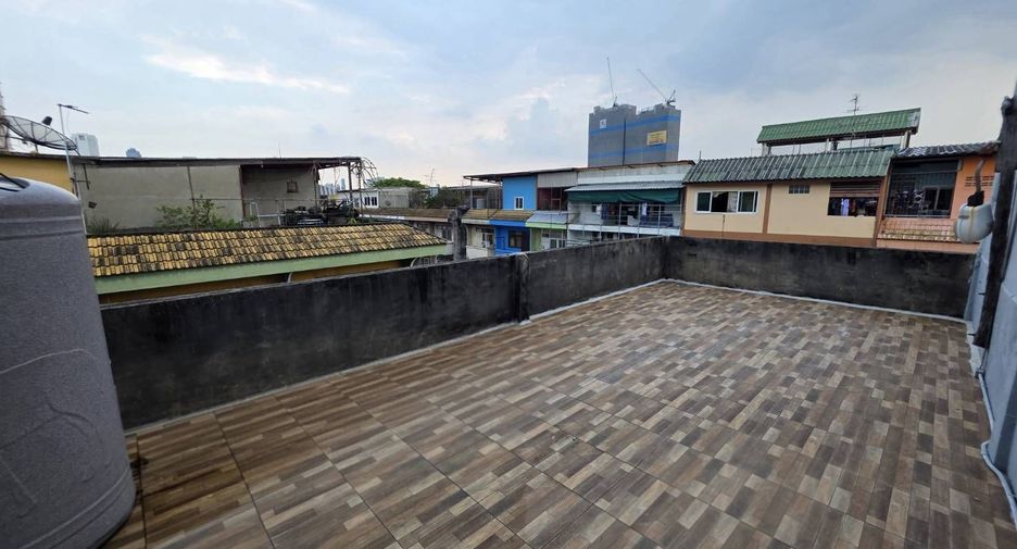 Local comercial en venta de 3 habitaciones en Din Daeng, Bangkok