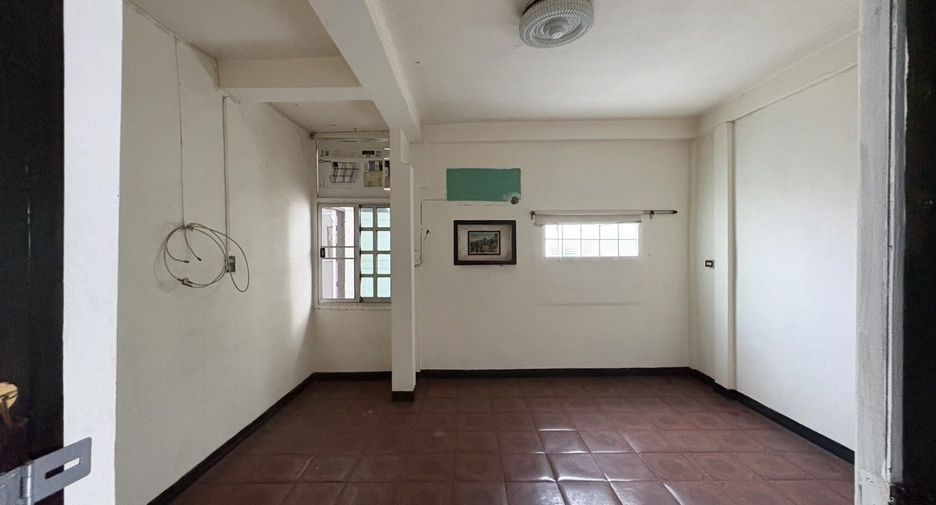 For rent 3 bedrooms house in Watthana, Bangkok