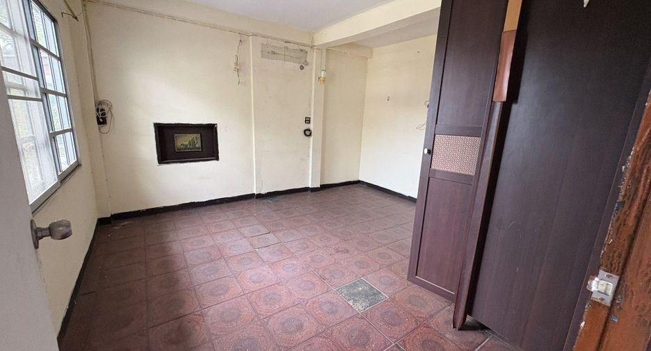 For rent 3 bedrooms house in Watthana, Bangkok