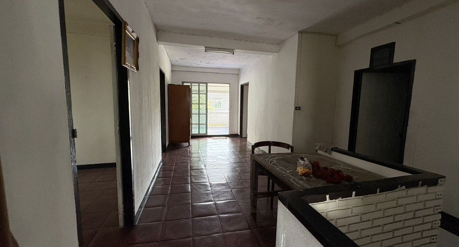 For rent 3 bedrooms house in Watthana, Bangkok