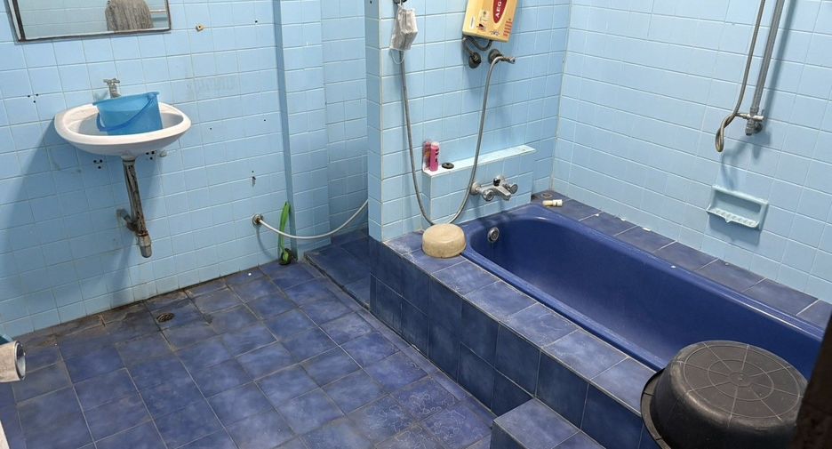 For rent 3 bedrooms house in Watthana, Bangkok