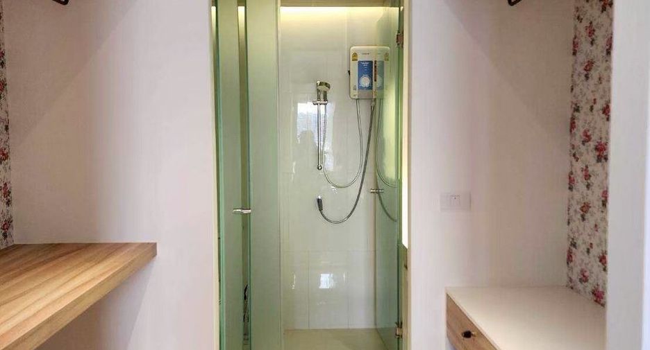 For sale 2 ベッドルーム condo in Bang Rak, Bangkok