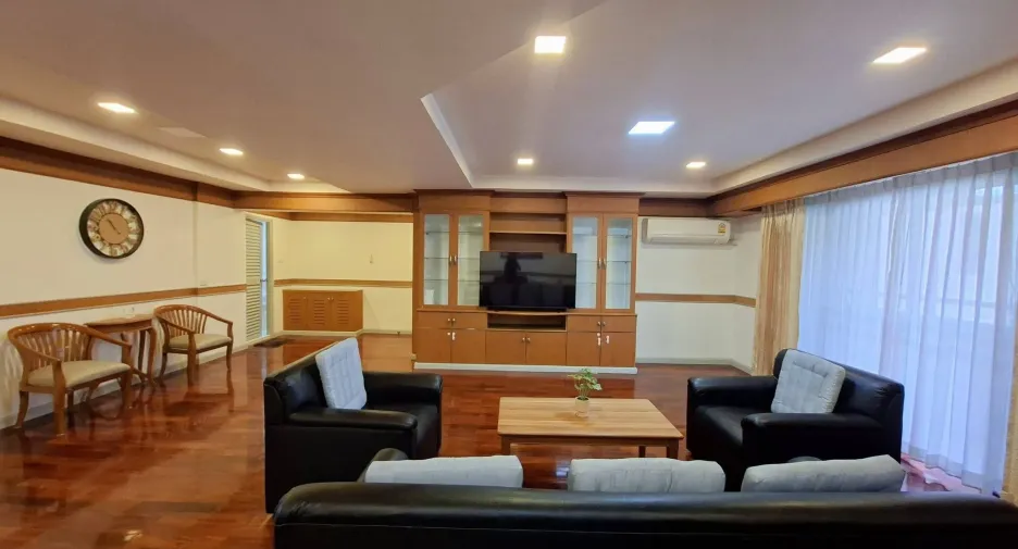 Аренда 3 спальни кондо в Щаттхана, Бангкок