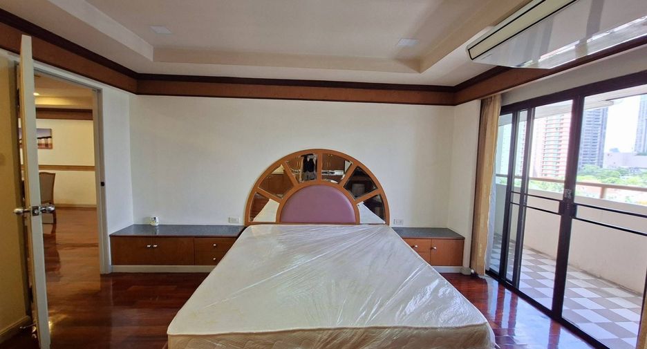 For rent 3 bedrooms condo in Watthana, Bangkok