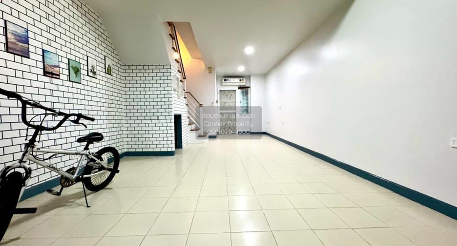 For sale 2 bedrooms townhouse in Khlong Luang, Pathum Thani