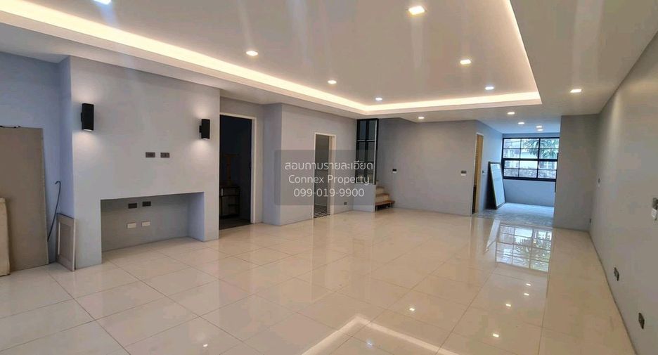 Casa adosada en venta de 5 habitaciones en Bangkok Noi, Bangkok