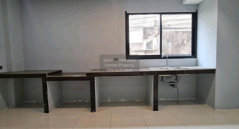 Casa adosada en venta de 5 habitaciones en Bangkok Noi, Bangkok