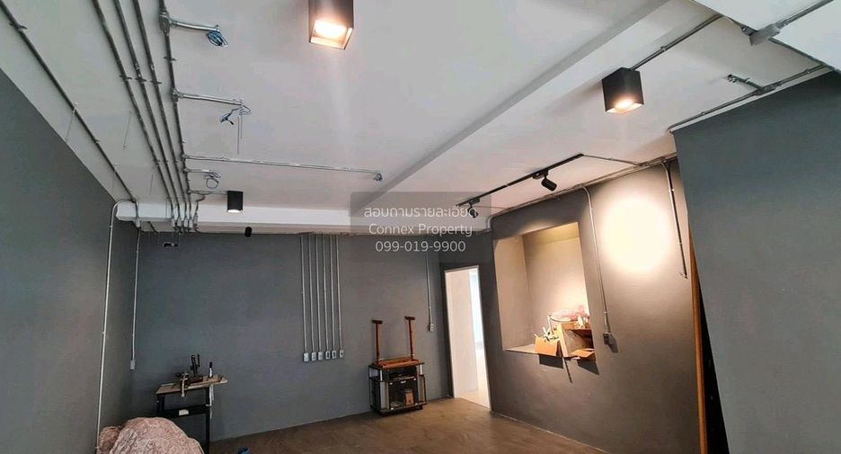 Casa adosada en venta de 5 habitaciones en Bangkok Noi, Bangkok