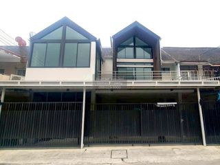 出售 5 卧室 联排别墅 在 Bangkok Noi, 曼谷