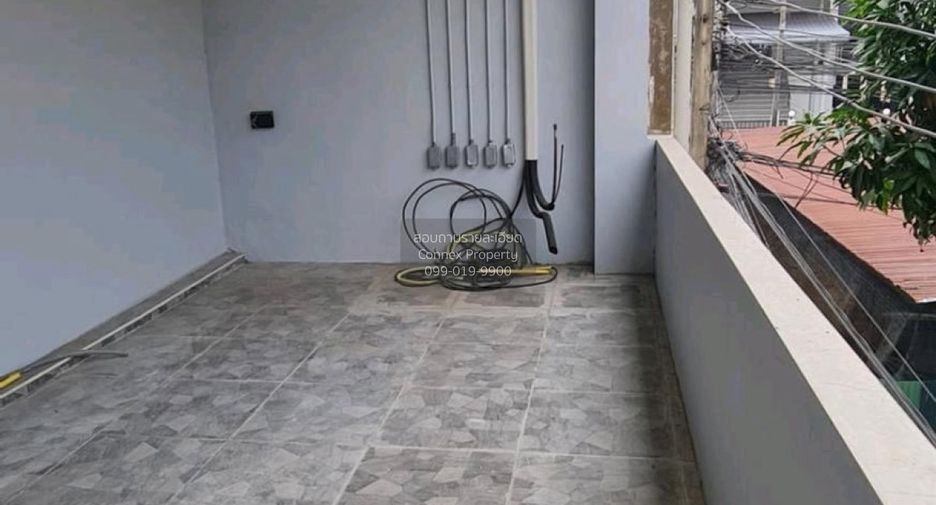 Casa adosada en venta de 5 habitaciones en Bangkok Noi, Bangkok