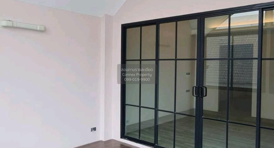 Casa adosada en venta de 5 habitaciones en Bangkok Noi, Bangkok