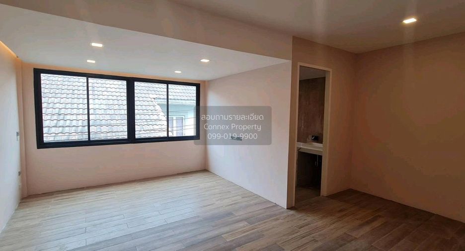 Casa adosada en venta de 5 habitaciones en Bangkok Noi, Bangkok