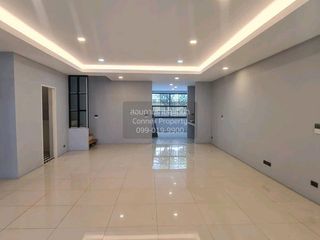 出售 5 卧室 联排别墅 在 Bangkok Noi, 曼谷