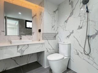Casa adosada en venta de 4 habitaciones en Phra Khanong, Bangkok