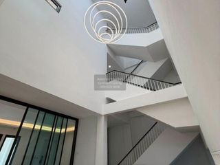 Casa adosada en venta de 4 habitaciones en Phra Khanong, Bangkok
