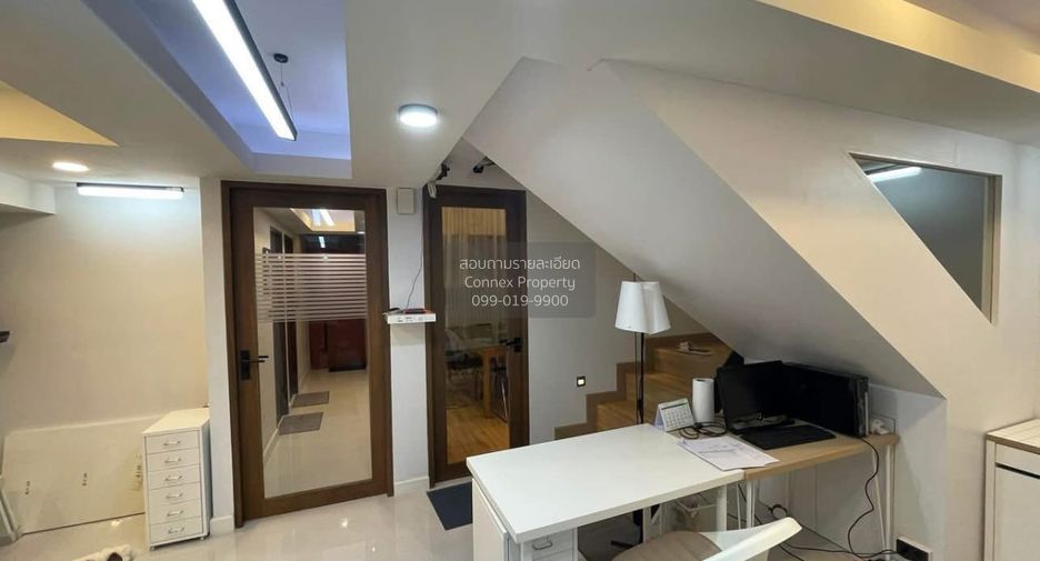 Casa adosada en venta de 3 habitaciones en Bang Kapi, Bangkok