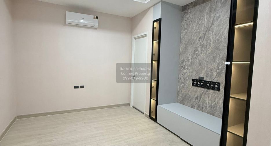 For sale 4 bedrooms house in Khlong Sam Wa, Bangkok
