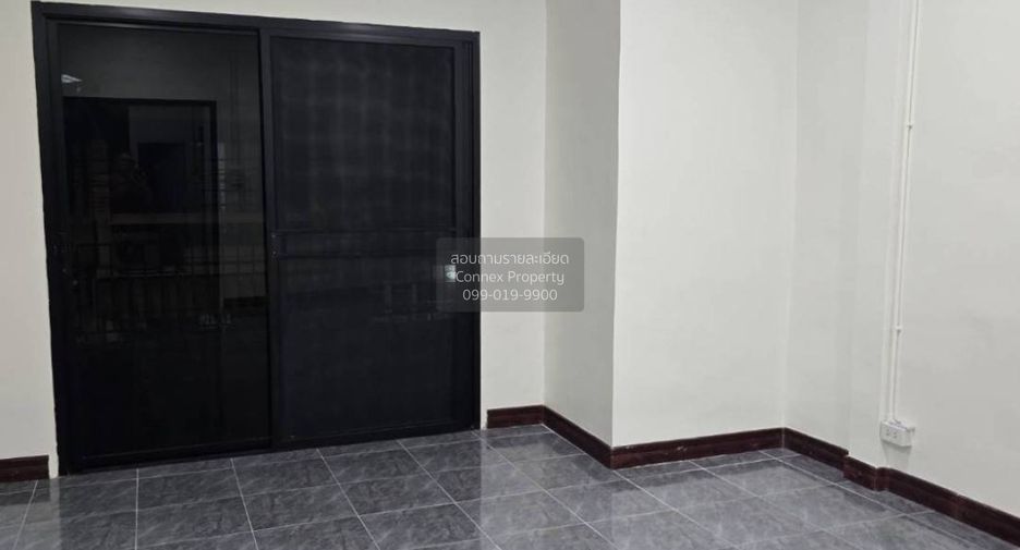 For sale 3 bedrooms townhouse in Mueang Samut Prakan, Samut Prakan