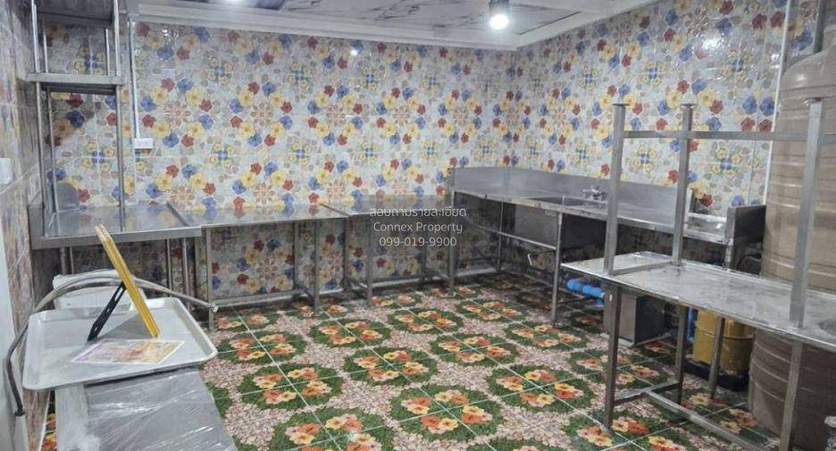 For sale 3 bedrooms townhouse in Mueang Samut Prakan, Samut Prakan