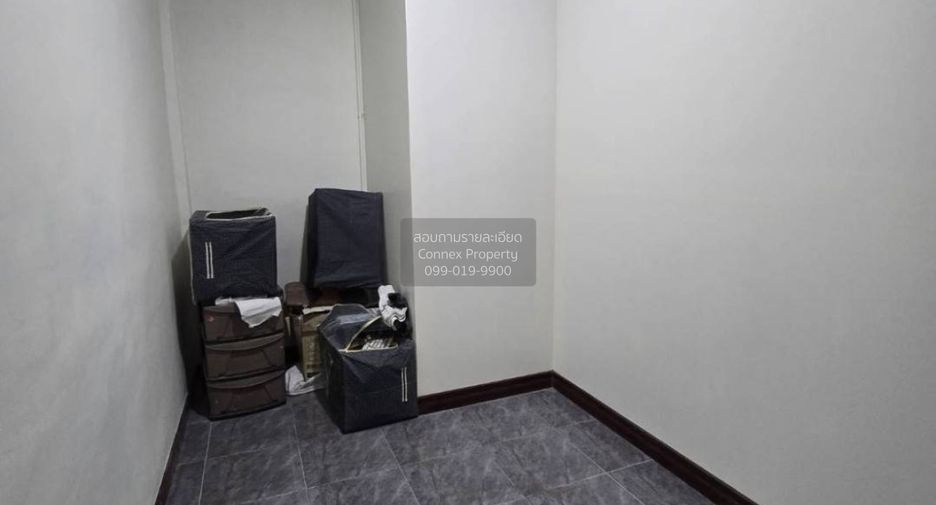 For sale 3 bedrooms townhouse in Mueang Samut Prakan, Samut Prakan