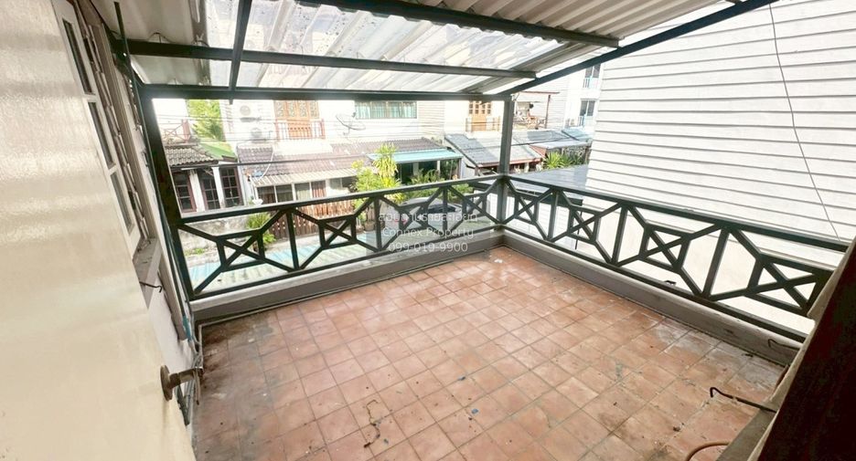 Haus zum Kauf mit 4 Zimmer in Khlong Sam Wa, Bangkok
