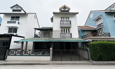 Haus zum Kauf mit 4 Zimmer in Khlong Sam Wa, Bangkok