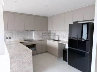 For sale 3 bedrooms condo in Huai Khwang, Bangkok