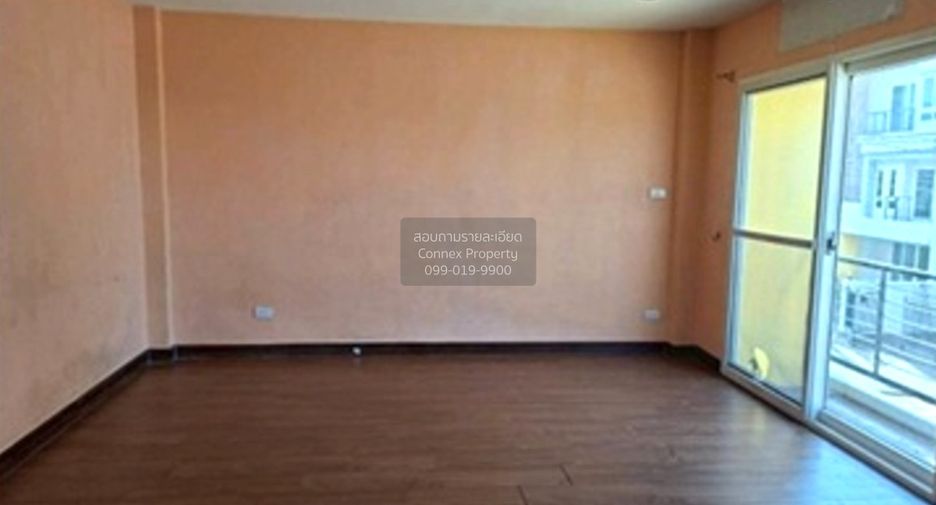 Reihenhaus zum Kauf mit 4 Zimmer in Lat Krabang, Bangkok