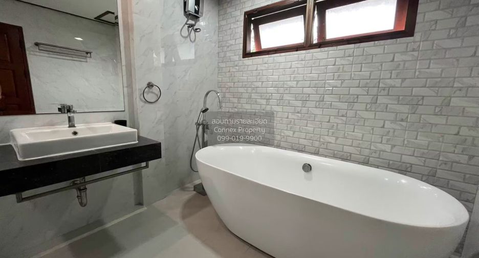 For sale 5 bedrooms house in Suan Luang, Bangkok