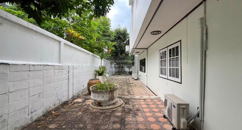 For sale 5 bedrooms house in Suan Luang, Bangkok