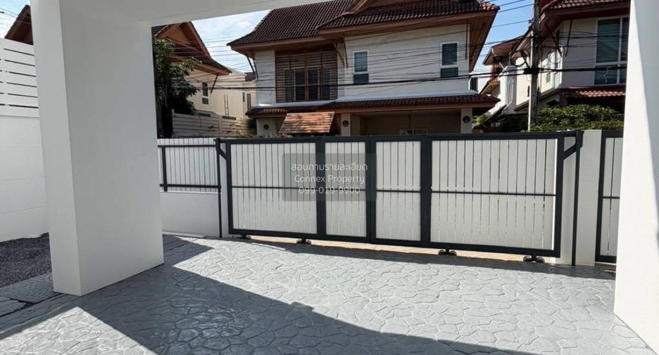 À vendre 3 chambres maison à Lat Phrao, Bangkok