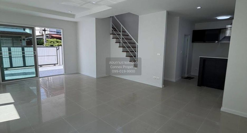À vendre 3 chambres maison à Lat Phrao, Bangkok