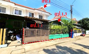 Casa adosada en venta de 3 habitaciones en Phra Samut Chedi, Samut Prakan
