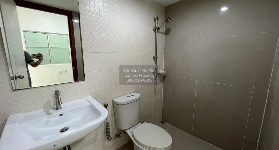 For sale 3 bedrooms townhouse in Mueang Samut Prakan, Samut Prakan