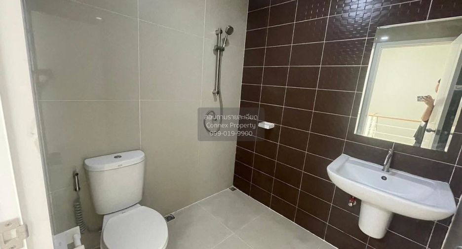 For sale 3 bedrooms townhouse in Mueang Samut Prakan, Samut Prakan
