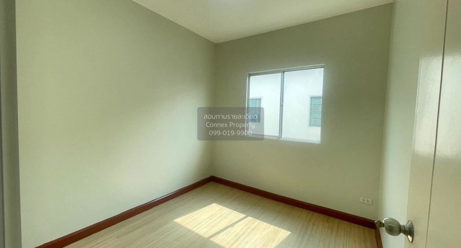 For sale 3 bedrooms townhouse in Mueang Samut Prakan, Samut Prakan