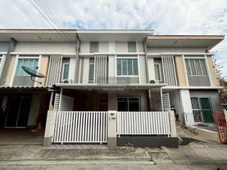 For sale 3 bedrooms townhouse in Mueang Samut Prakan, Samut Prakan