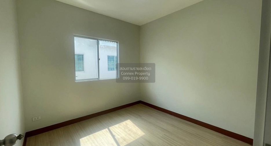 For sale 3 bedrooms townhouse in Mueang Samut Prakan, Samut Prakan