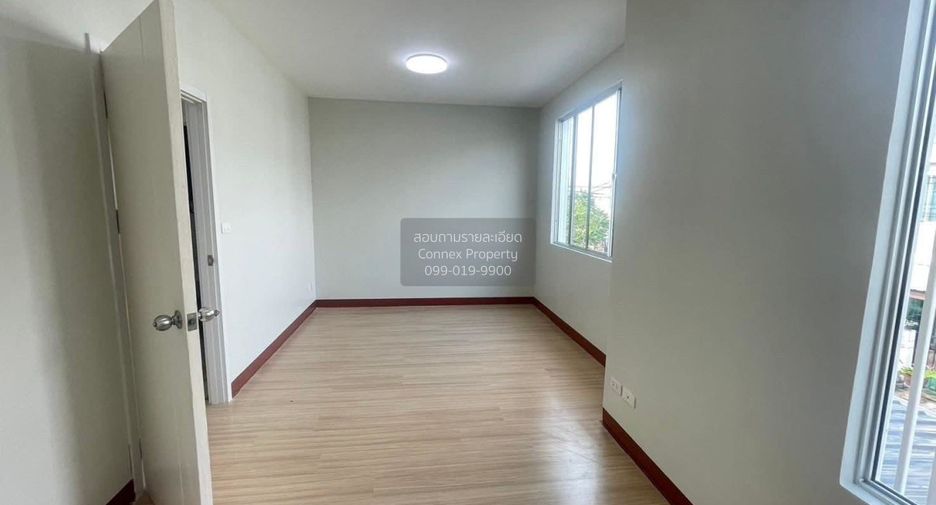 For sale 3 bedrooms townhouse in Mueang Samut Prakan, Samut Prakan