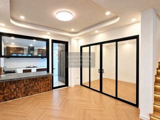 Reihenhaus zum Kauf mit 4 Zimmer in Huai Khwang, Bangkok