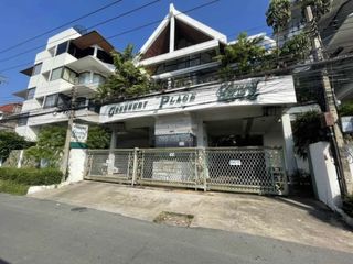 For sale 5 bedrooms townhouse in Wang Thonglang, Bangkok