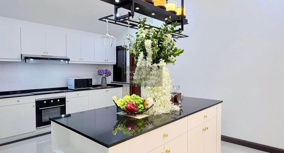 For sale 4 bedrooms house in East Pattaya, Pattaya