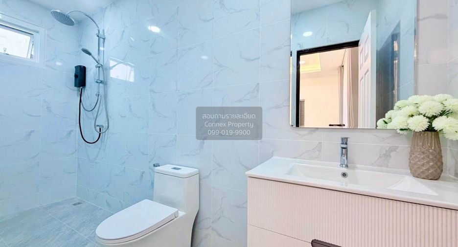 For sale 4 bedrooms house in East Pattaya, Pattaya