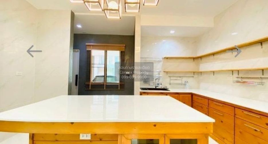 For sale 4 bedrooms house in Saphan Sung, Bangkok