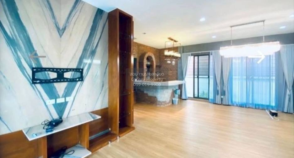 For sale 4 bedrooms house in Saphan Sung, Bangkok