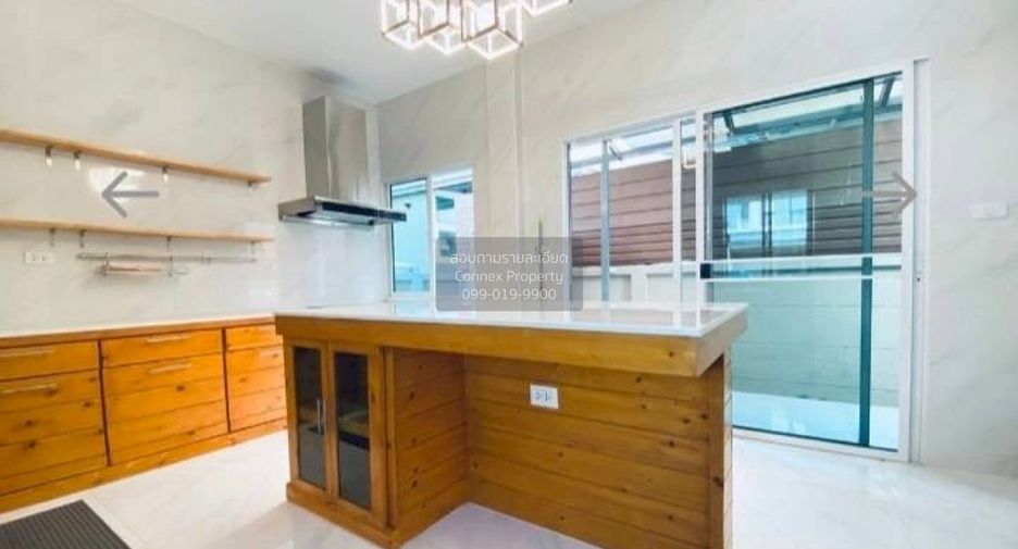 For sale 4 bedrooms house in Saphan Sung, Bangkok