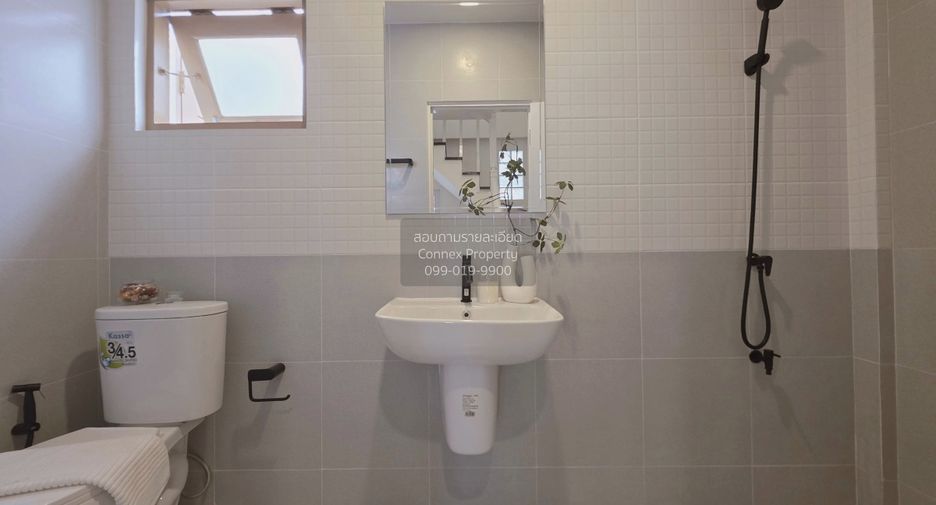 Casa adosada en venta de 3 habitaciones en Lam Luk Ka, Pathum Thani