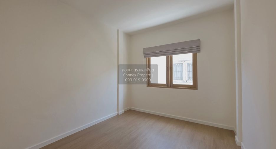 Casa adosada en venta de 3 habitaciones en Lam Luk Ka, Pathum Thani
