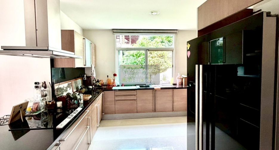 For sale 3 bedrooms house in Khan Na Yao, Bangkok
