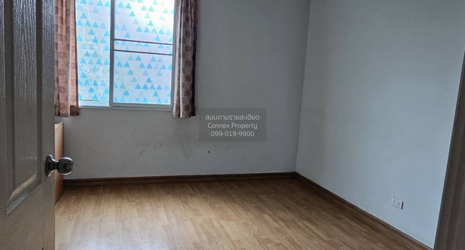 À vendre 4 chambres maison de ville à Bang Phli, Samut Prakan